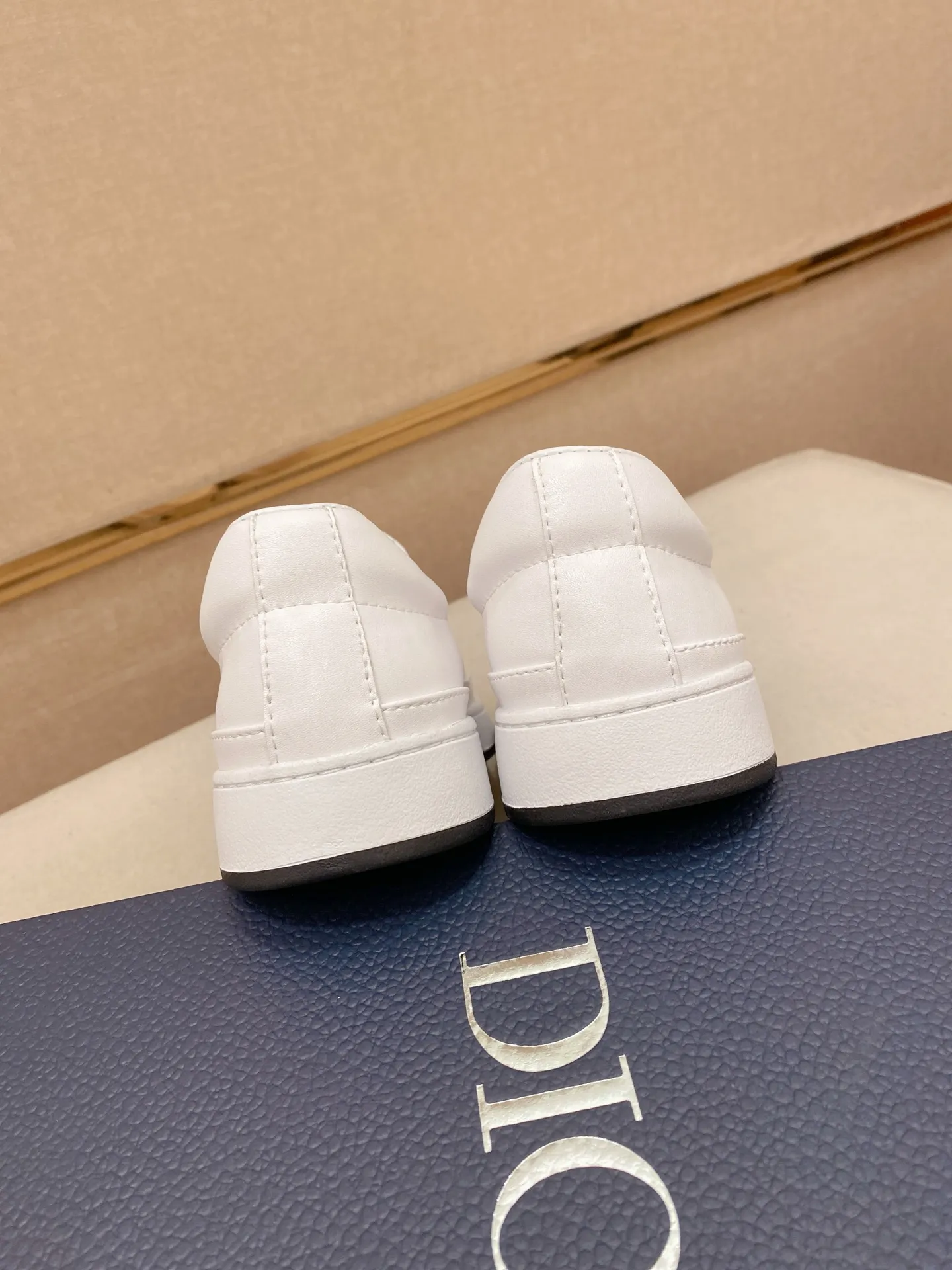 Men's shoes💰 400💰🇮🇹🇮🇹Dior d The new models are on sale at the same time at the counter. The uppers are imported from Italy, and the linings are all imported sheepskin. They are completely 1⃣️ to 1⃣️ replicas 🇮🇹💪💪, ⚠shoes Bottoms: Original soles are specially provided by the original factory. The exclusive movable molded soles are super comfortable. ⚠Original factory goods, 🔍🔍high quality. You can enter and leave the counter at will. Welcome to compare⚠. Code number:38-44